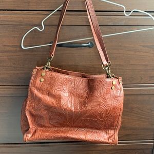 Beautifully patterned genuine leather shoulder bag with plenty of pockets!